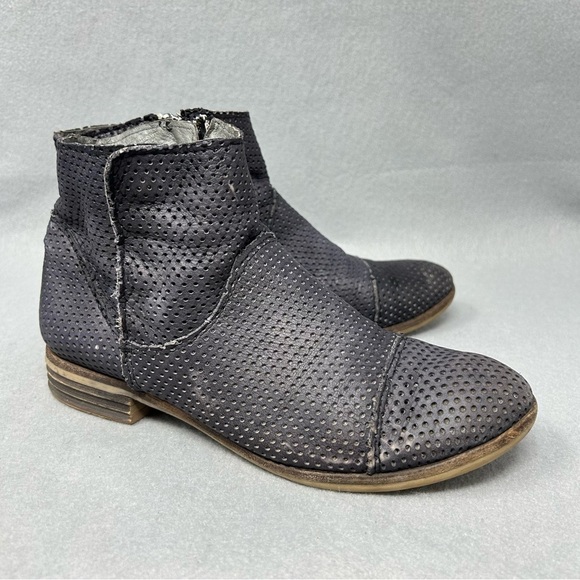 Free People Washed-Denim-Look Perforated Leather Cap Toe Ankle Boot Womens EU 37 - Picture 2 of 12